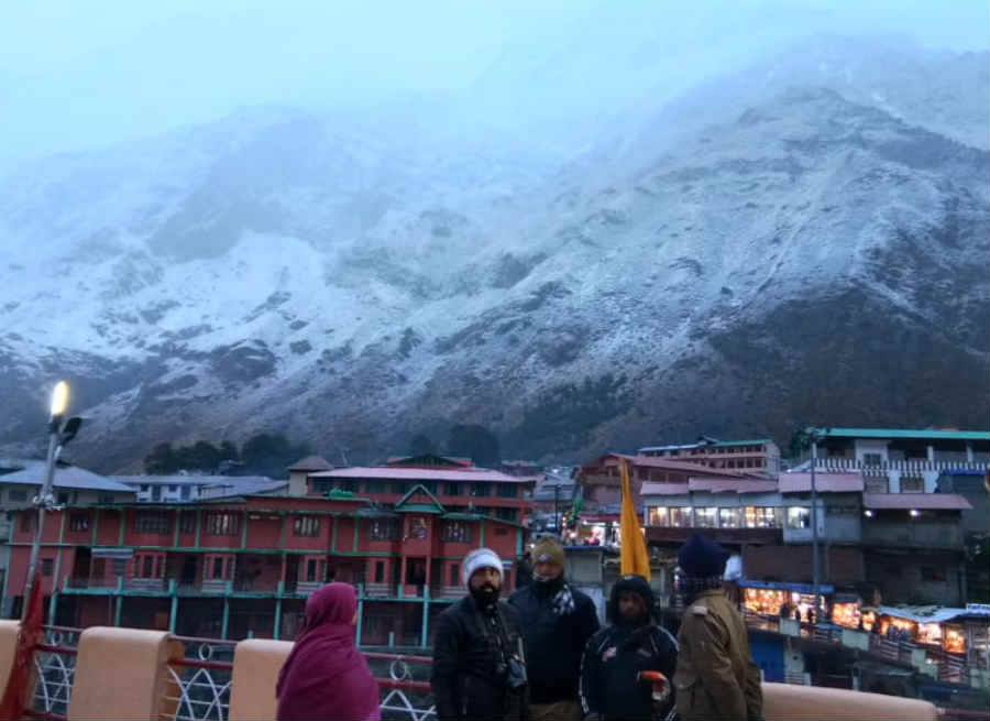 snow fall in badrinath dham oct 2018